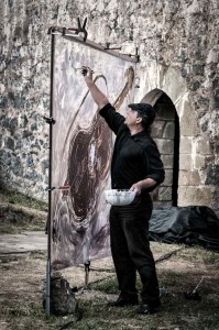 Nacho pintando en la Bienal de Rabel celebrada en el Castillo de Argüeso